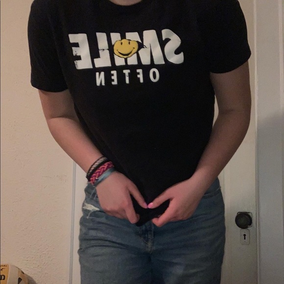 Free state “Smile Often” graphic t-shirt - Picture 2 of 2